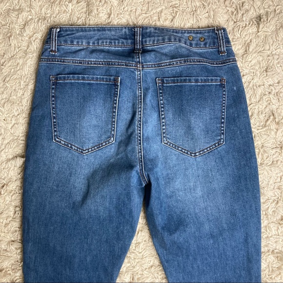 cAbi Distressed Skinny Curvy Medium Wash Jeans Size 8 in EUC - Picture 11 of 11